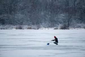 Ice Fishing in Southcentral Alaska 2026: Lakes, Tips & What to Know Near Anchorage